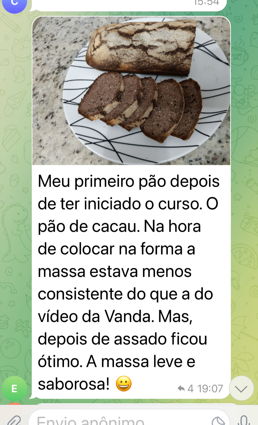 Pão fofinho e dourado feito por aluna
