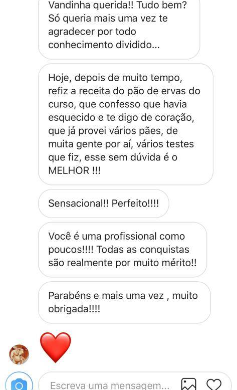 Pãozinho low carb saindo do forno com farinha de nozes